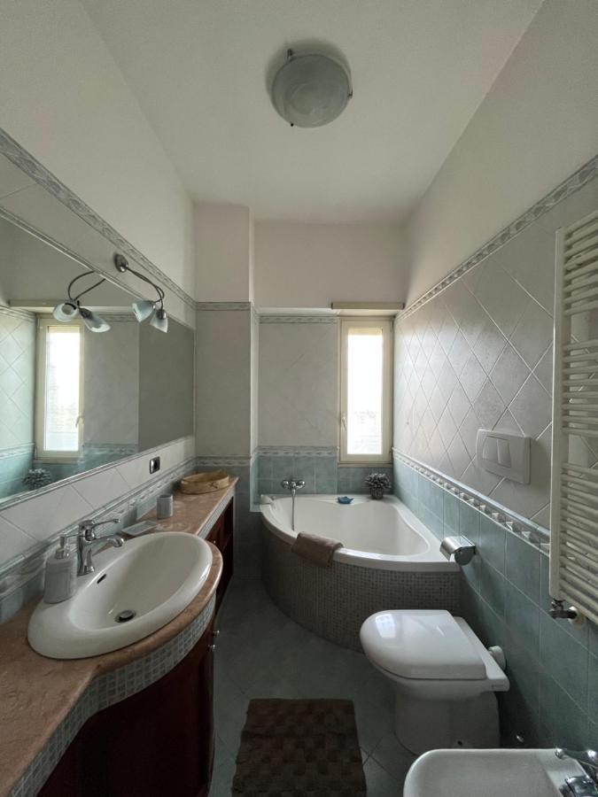 Attico Con Terrazza In Via Dei Traghetti Lejlighed Lido di Ostia Eksteriør billede