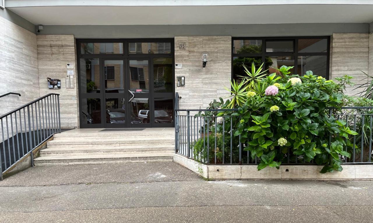 Attico Con Terrazza In Via Dei Traghetti Lejlighed Lido di Ostia Eksteriør billede